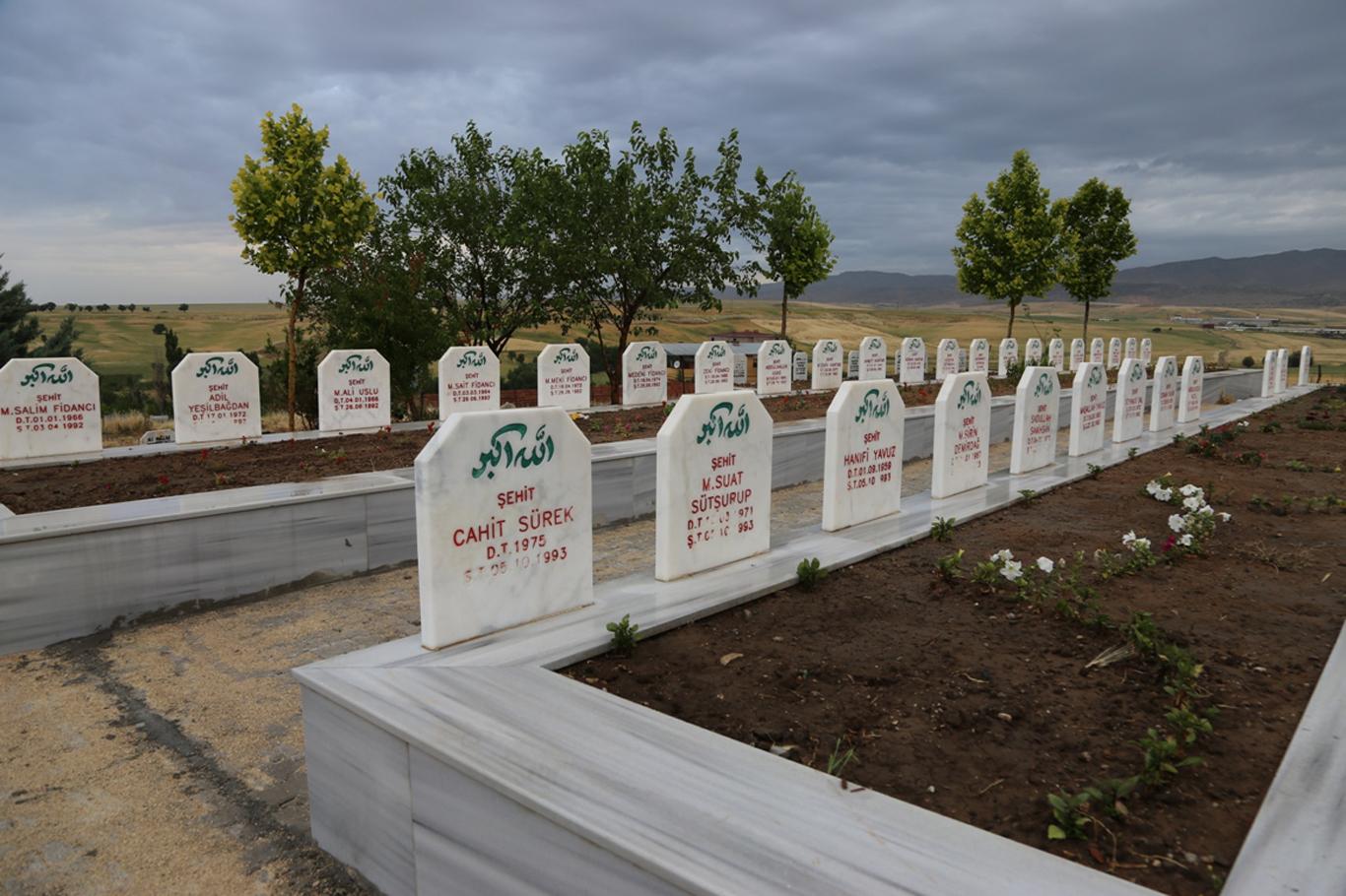 Susa şehitliğinde çevre düzenlemesi yapılıyor